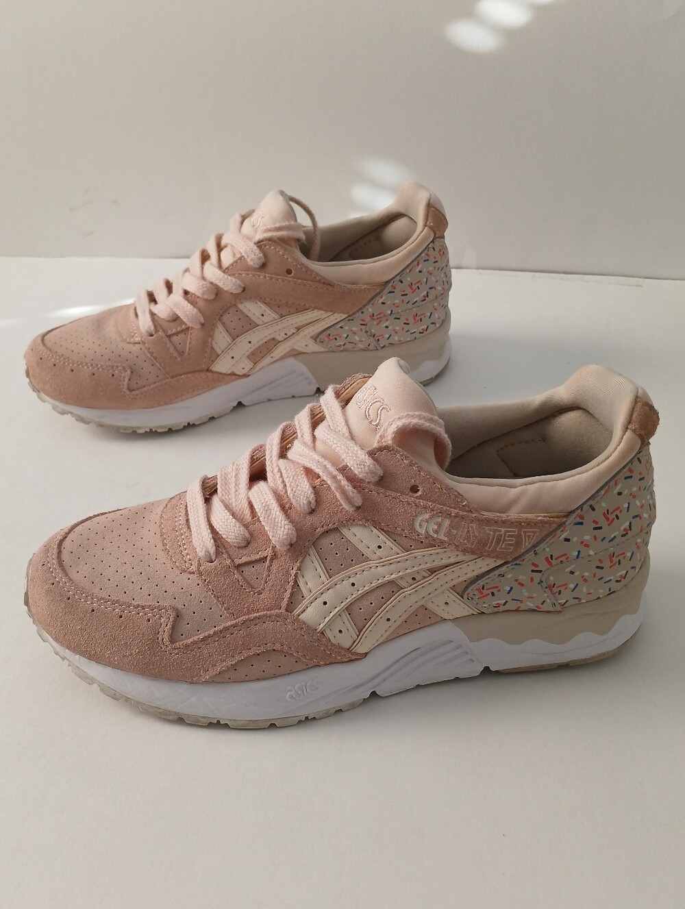 Asics Gel Lyte V Sneakers Peach Beige Suede Upper Women's Size 6